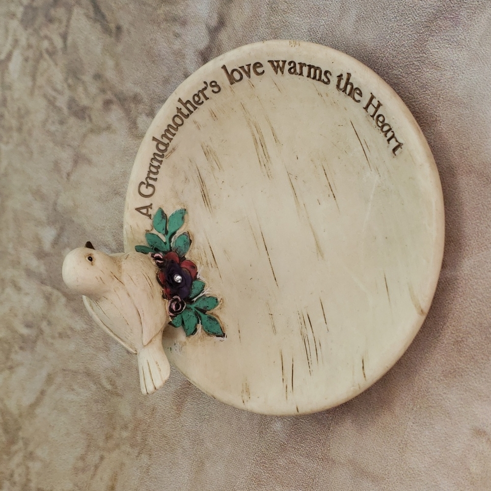 Simple spirits "A grandmother's love warms the heart" trinket holder